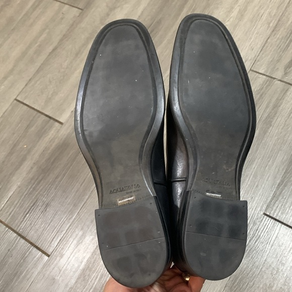 Aquatalia Adrian Black Leather Weatherproof Round Toe Chelsea Ankle Boots size 9 main image 4
